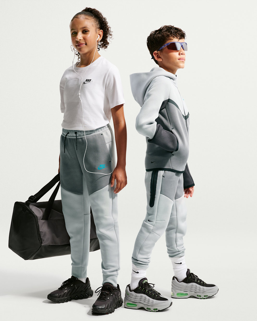 Nike Sportswear Tech Fleece Older Kids' Joggers - Wolf Grey/Smoke Grey/Black/Energy