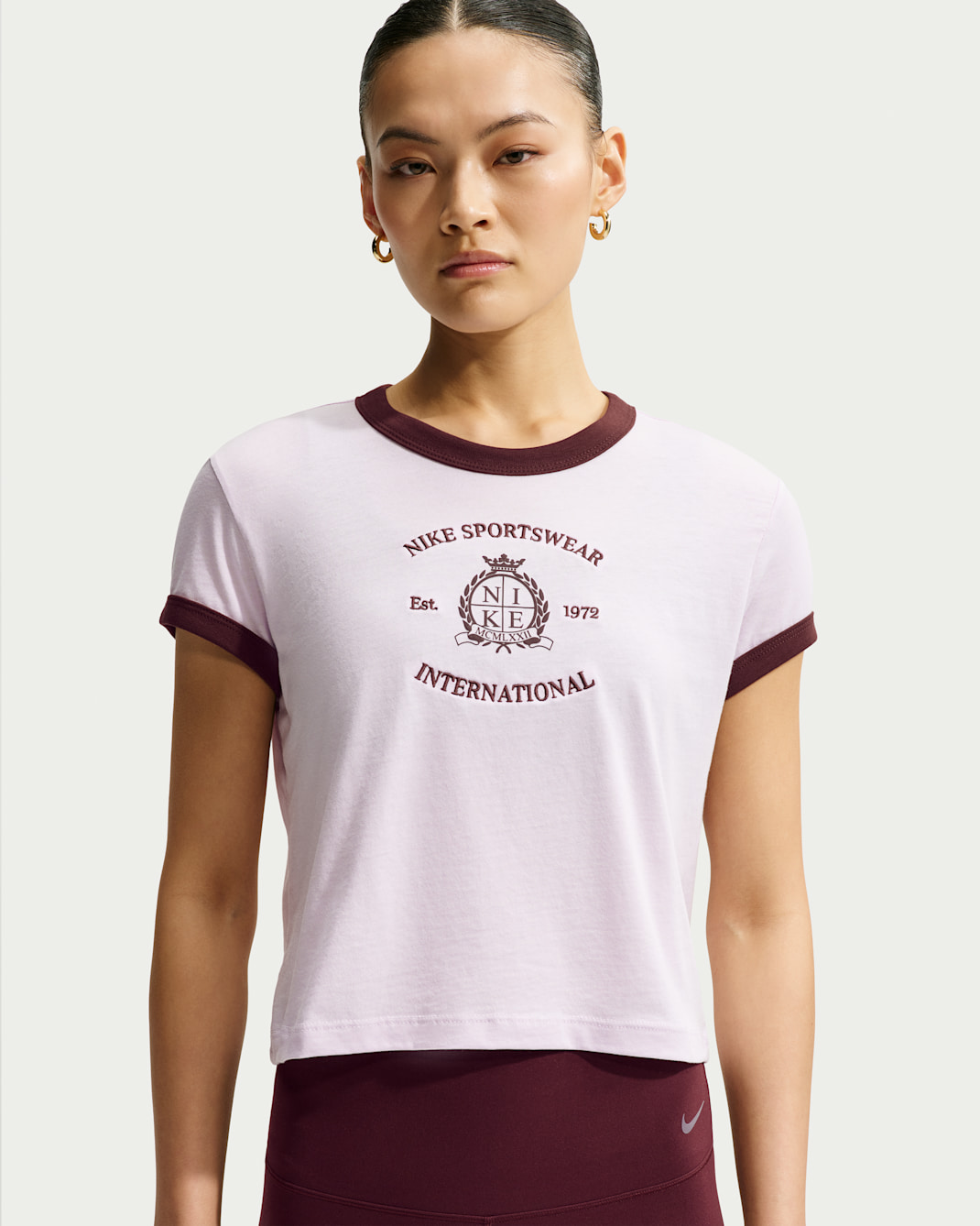 ナイキ スポーツウェア ウィメンズ リンガー Tシャツ - ブリーチドライラック/ミスティックデイツ
