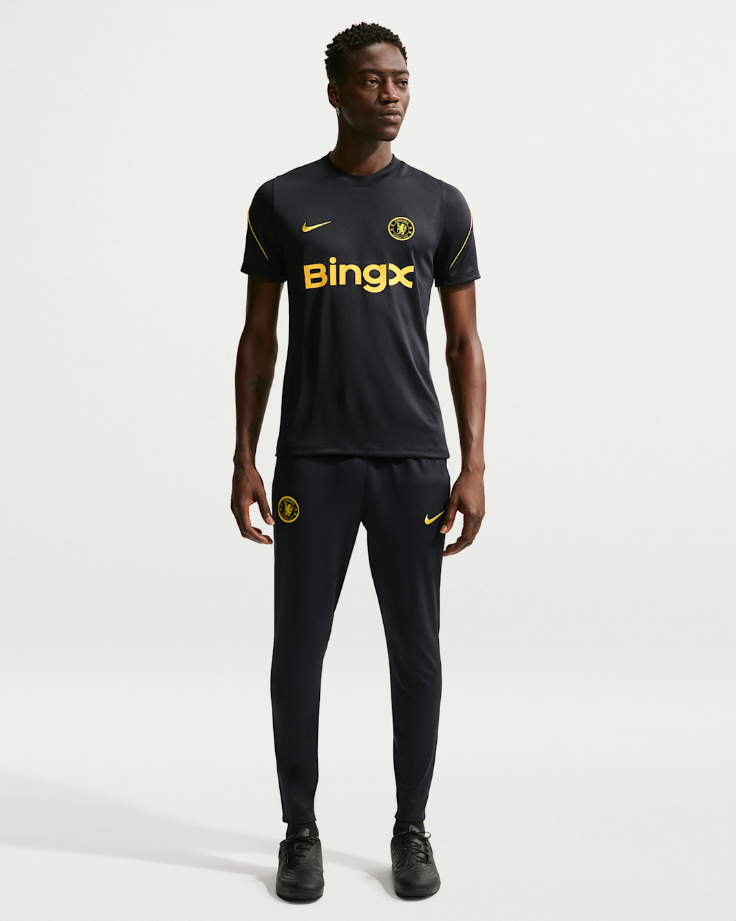 Chelsea F.C. Strike Men's Nike Dri-FIT Football Knit Pants - Pitch Blue/White/Midwest Gold