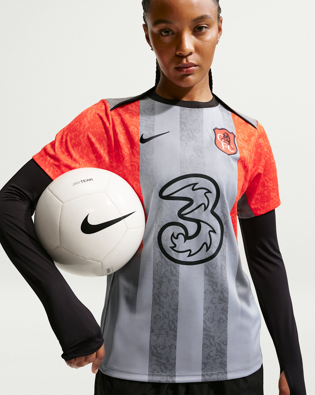 Chelsea F.C. Academy Pro SE Women's Nike Dri-FIT Football Pre-Match Short-Sleeve Top - Wolf Grey/Turf Orange/Pitch Blue