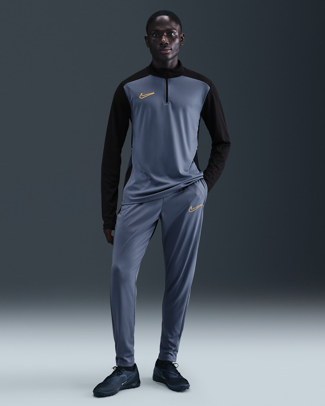 Pants de fútbol Dri-FIT para hombre Nike Academy - Azul difuso/Negro/Oro universitario