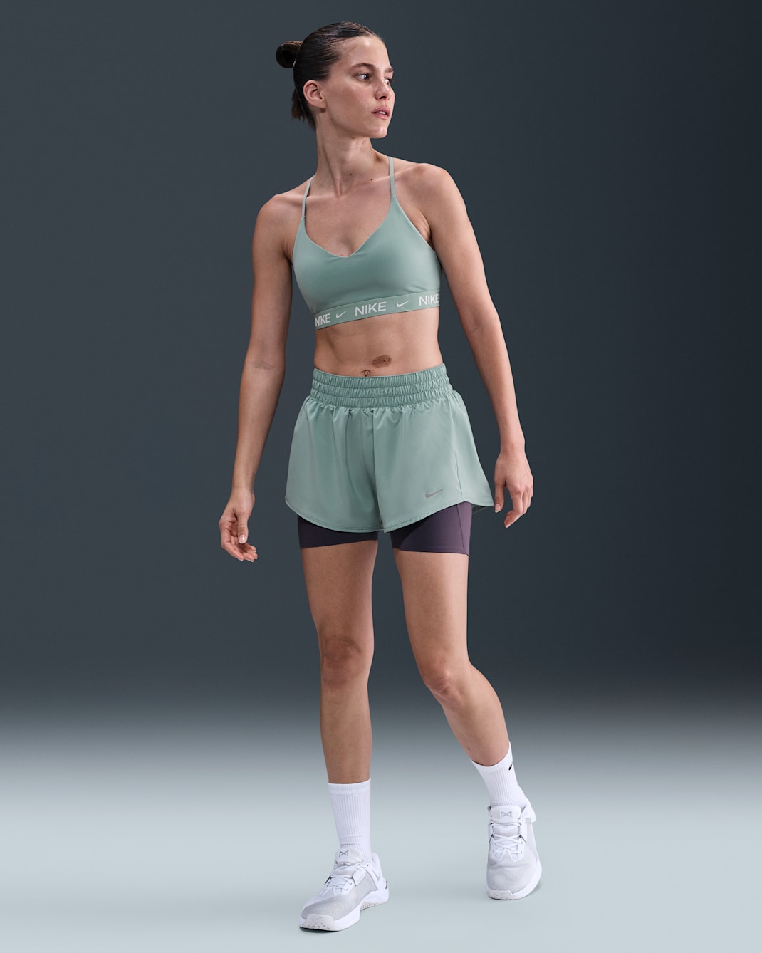 Shorts con forro de ropa interior Dri-FIT de tiro medio de 8 cm para mujer Nike One - Cañón/Blanco
