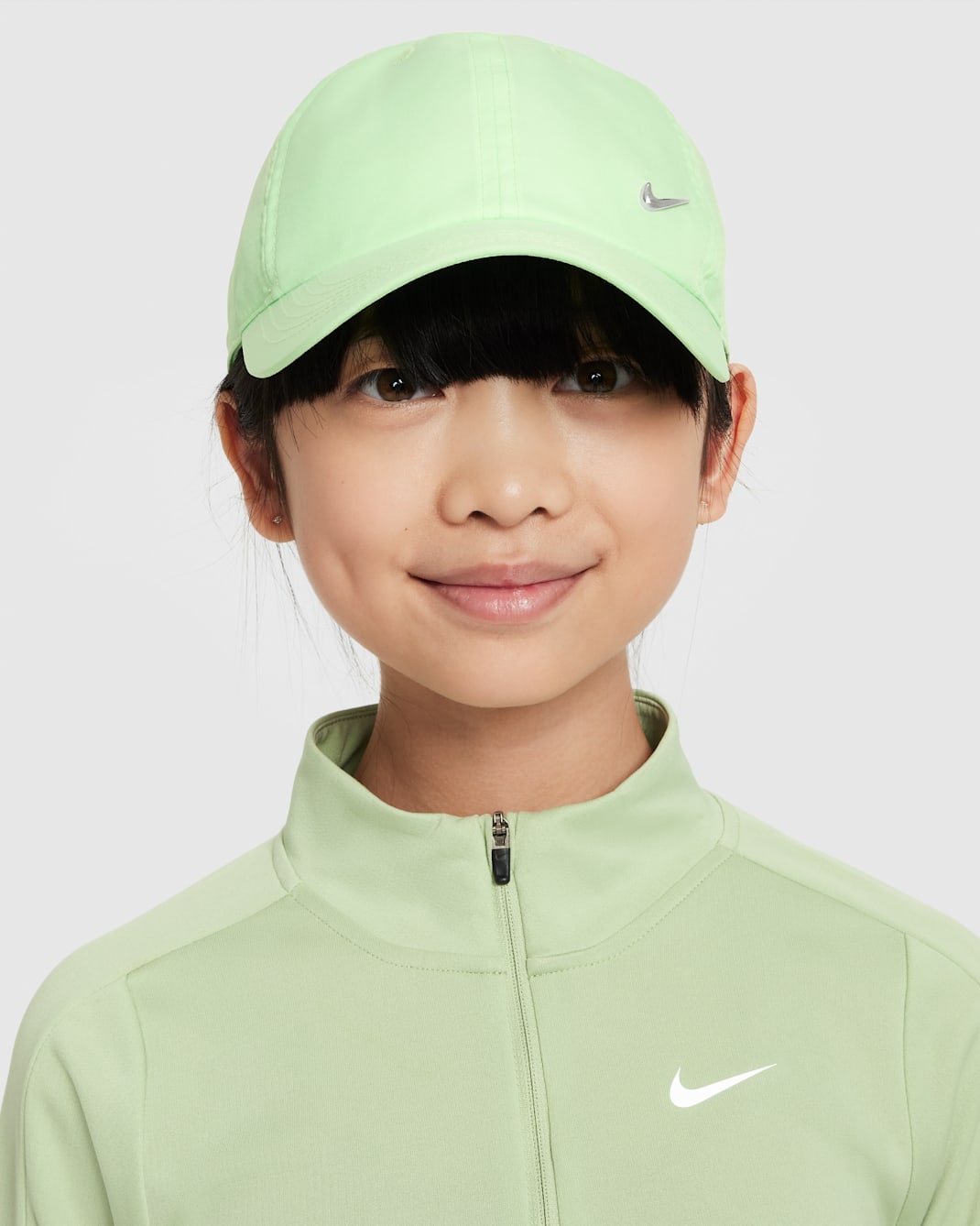 Nike Dri-FIT Club Kids' Unstructured Metal Swoosh Cap - Vapour Green/Metallic Silver
