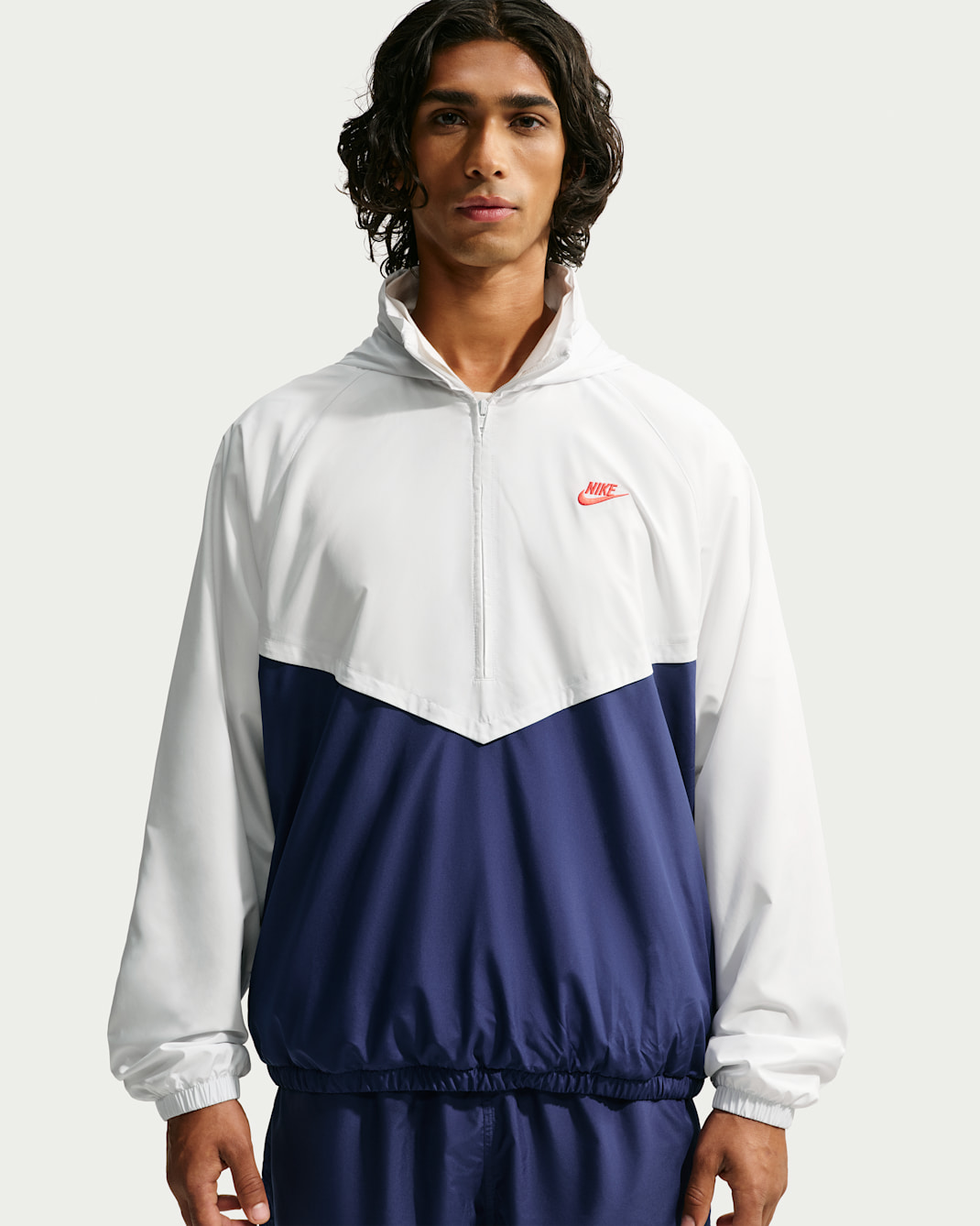 Veste légère à demi-zip Nike Windrunner pour homme - Summit White/Blue Void/Light Crimson