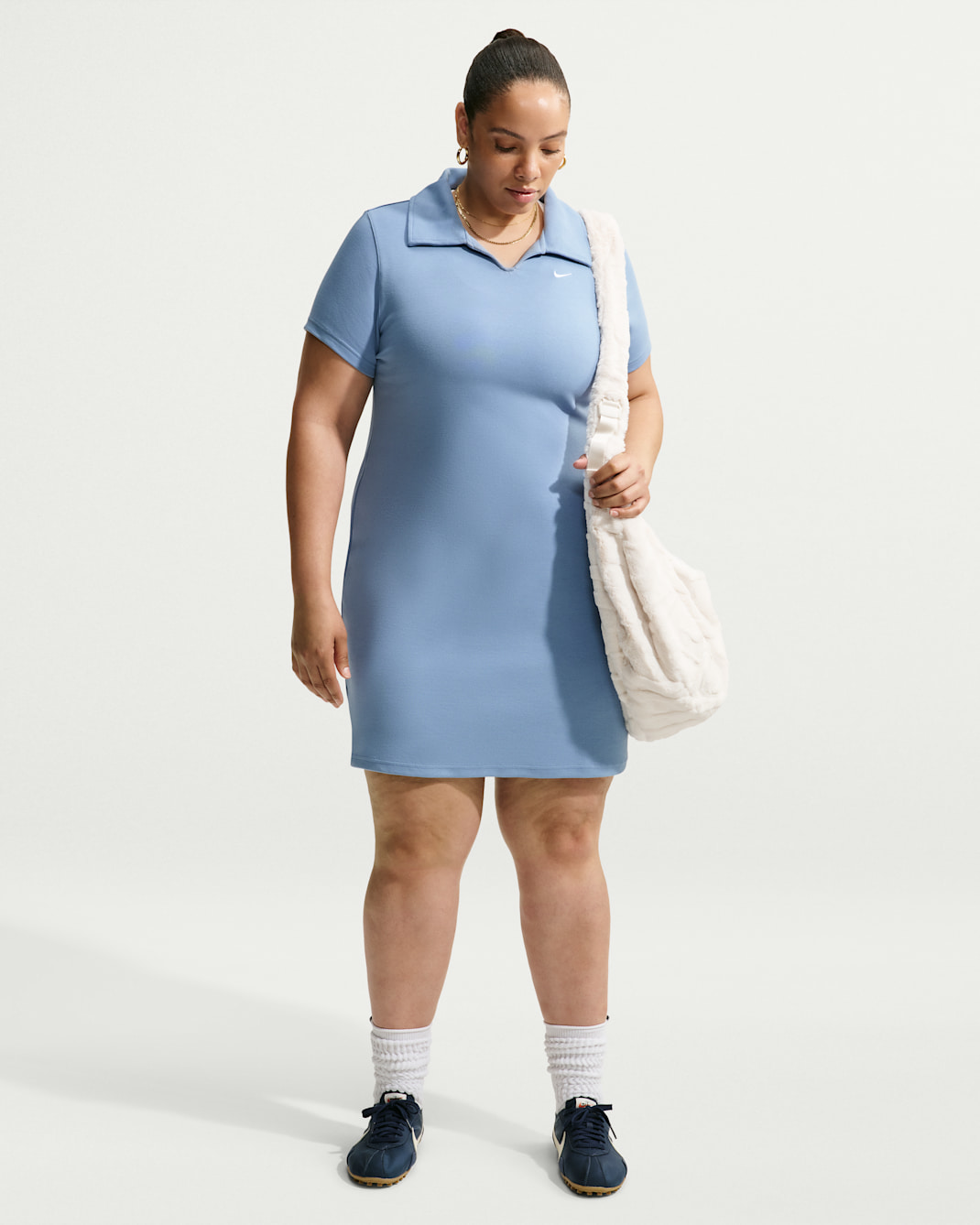Vestido tipo polo slim para mujer (talla grande) Nike Sportswear Chill Knit - Azul de trabajo/Blanco