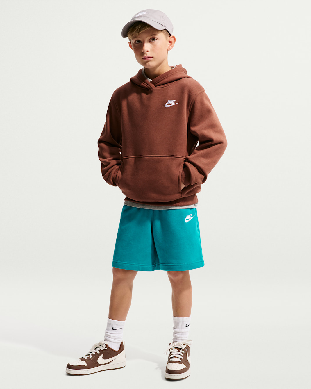 Shorts de French Terry para niños talla grande Nike Sportswear Club Fleece - Energía/Blanco