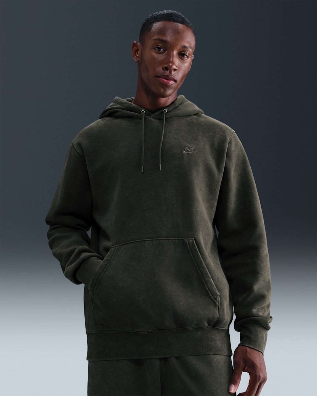 Sudadera con gorro de tejido Fleece prelavada para hombre Nike Sportswear Club - Secuoya/Secuoya