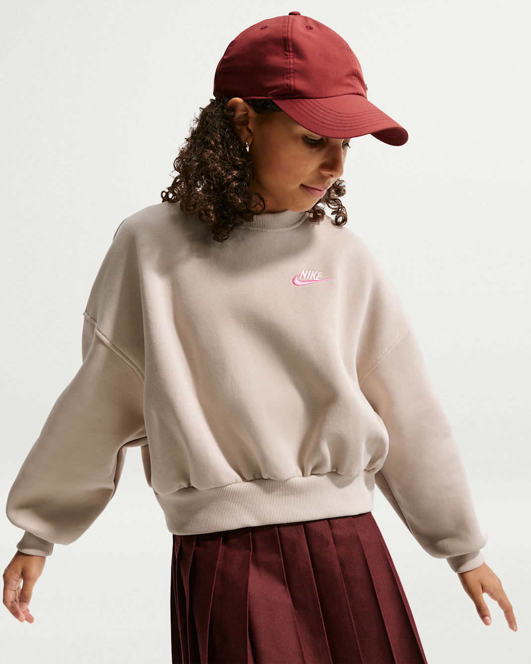 Nike Sportswear Club Fleece Girls' Boxy Crew-Neck Sweatshirt - Cream II/Cream II/Pinksicle