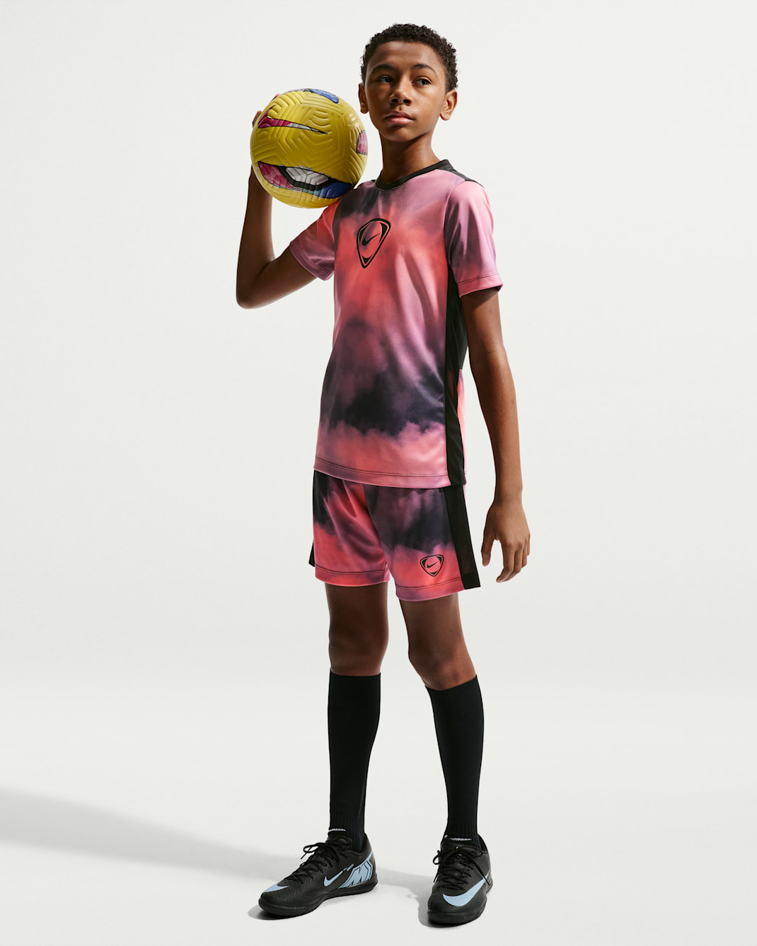 Nike Academy+ Dri-FIT futballrövidnadrág nagyobb gyerekeknek - Hot Lava/Fekete/Fekete