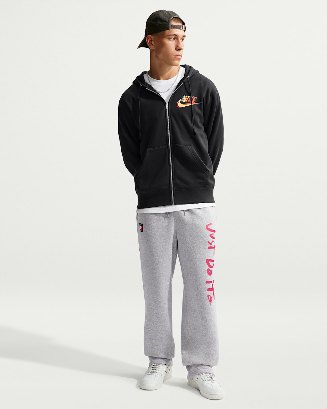 Pants de tejido Fleece con cordón elástico para hombre Nike Club - Gris oscuro jaspeado/Gris humo claro/Rojo duro