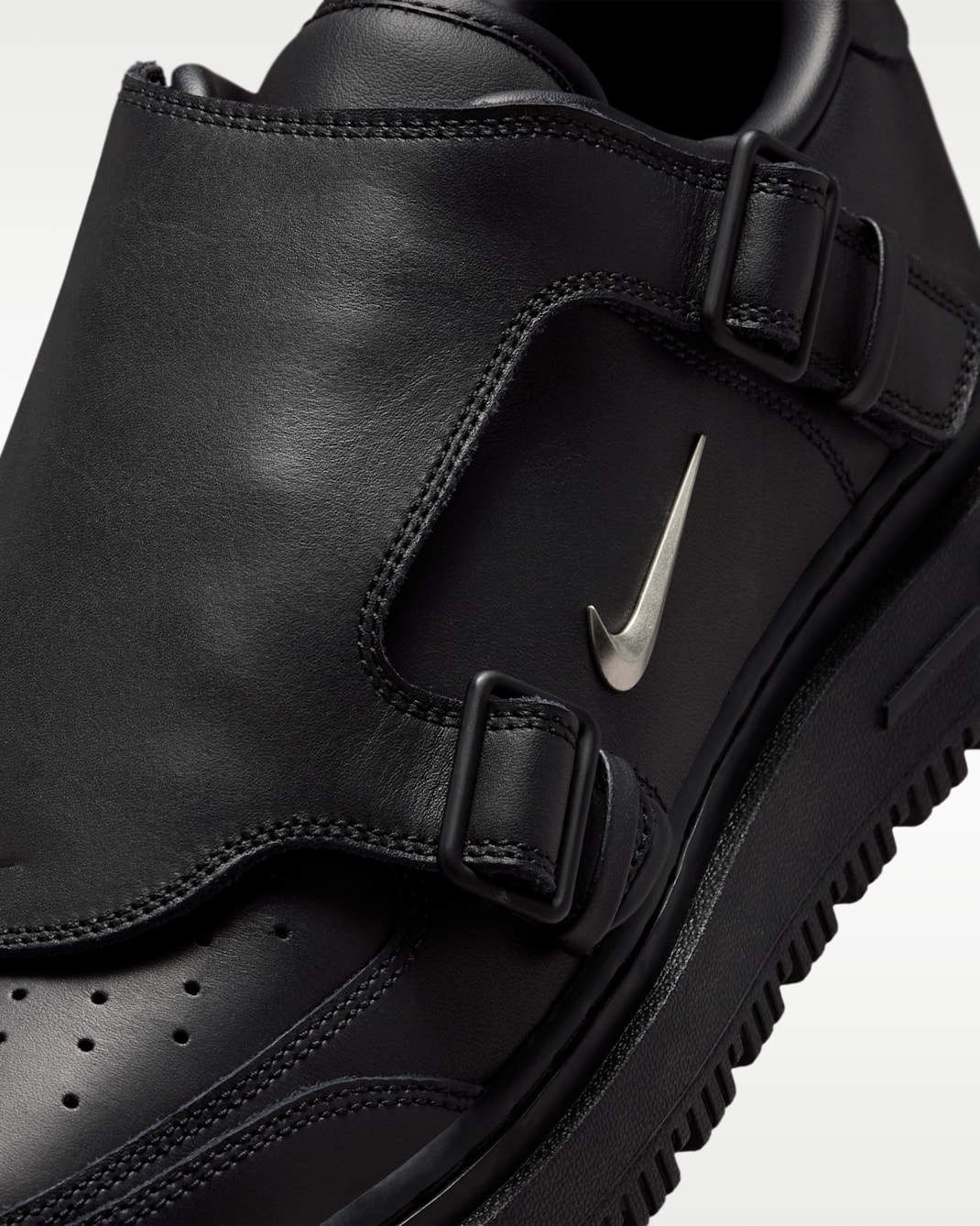 新たな魅力！Nike Air Force 1 Low LX “Black”が登場