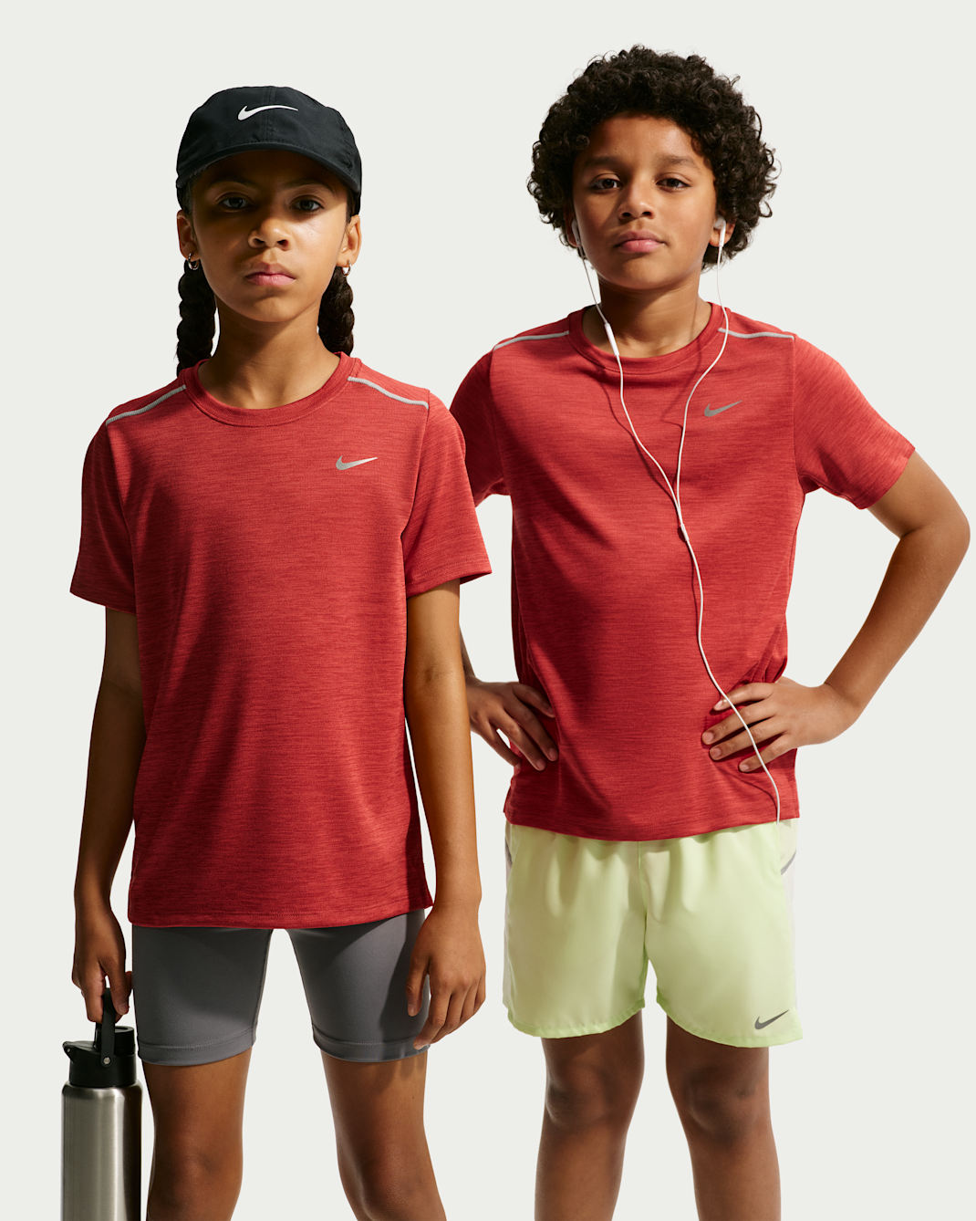 Playera de manga corta Nike Miler Dri-FIT para niños talla grande - Rojo duro/Rojo universitario/Jaspeado
