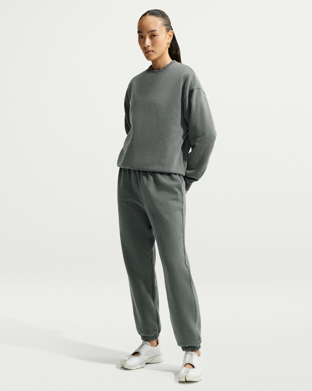 Nike Studio Fleece Medium Weight 女款寬版高腰水洗束口長褲 - Camo Green/Camo Green