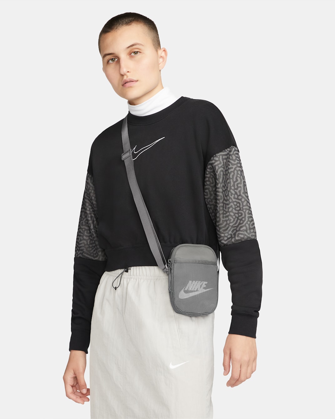 กระเป๋าพาดลำตัว Nike Heritage (ขนาดเล็ก, 1 ล.) - Particle Grey/Particle Grey/ขาว