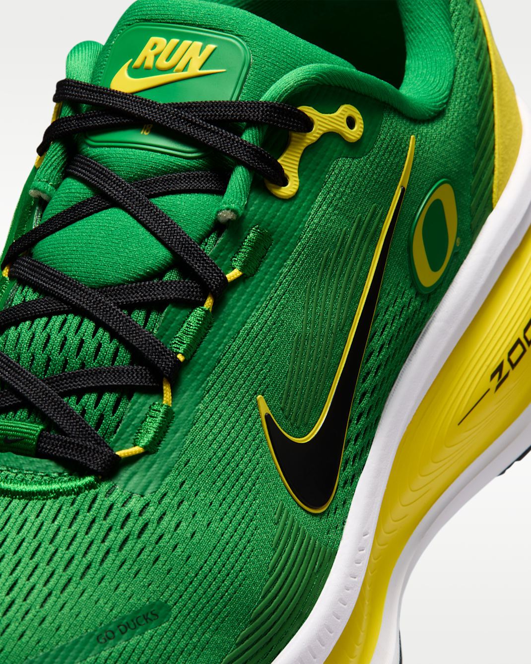 Nike College Vomero 18 (Oregon) Men's Road Running Shoes