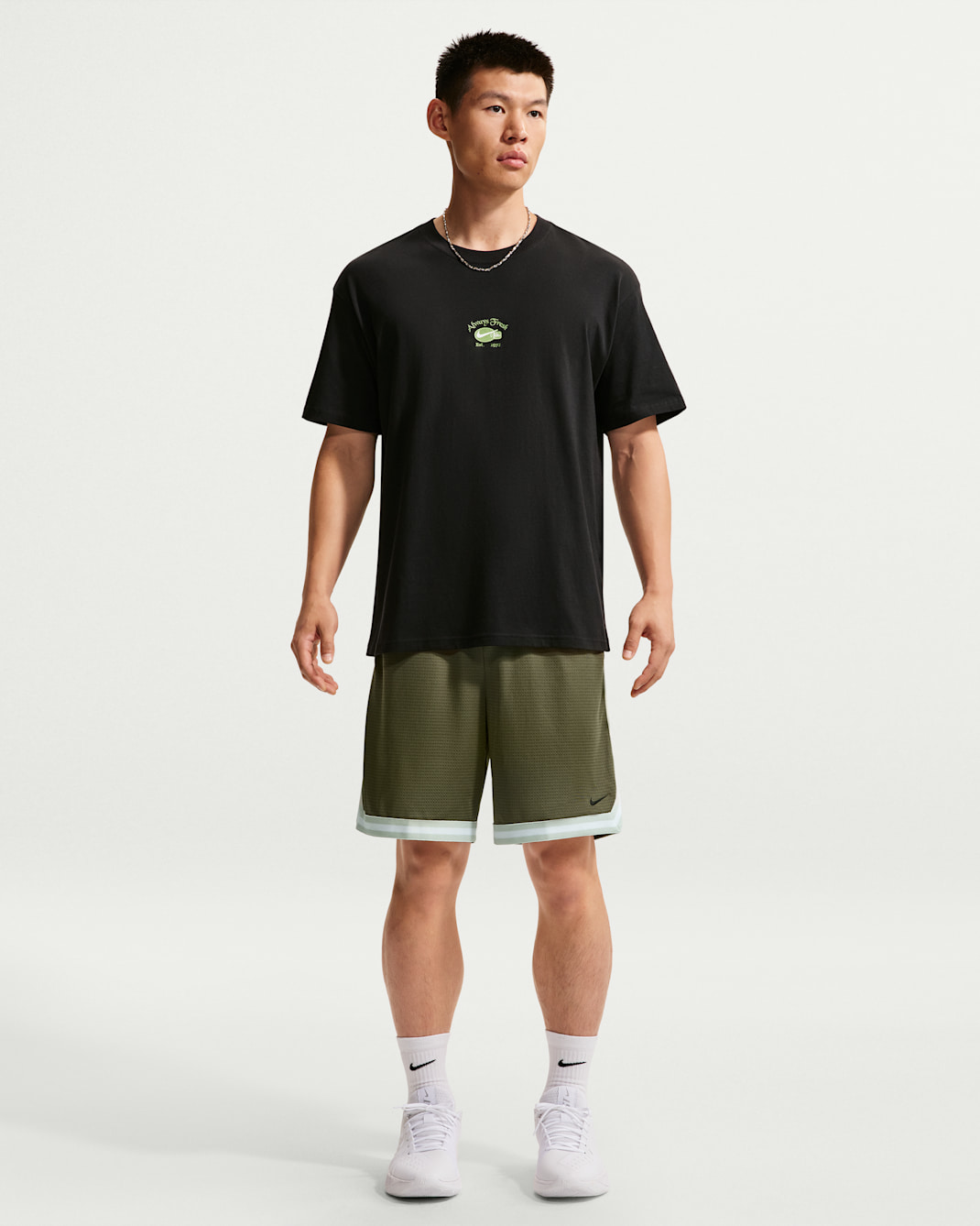 ナイキ DNA メンズ Dri-FIT 21cm バスケットボールショートパンツ - ミディアムオリーブ/ライトシルバー/ブラック