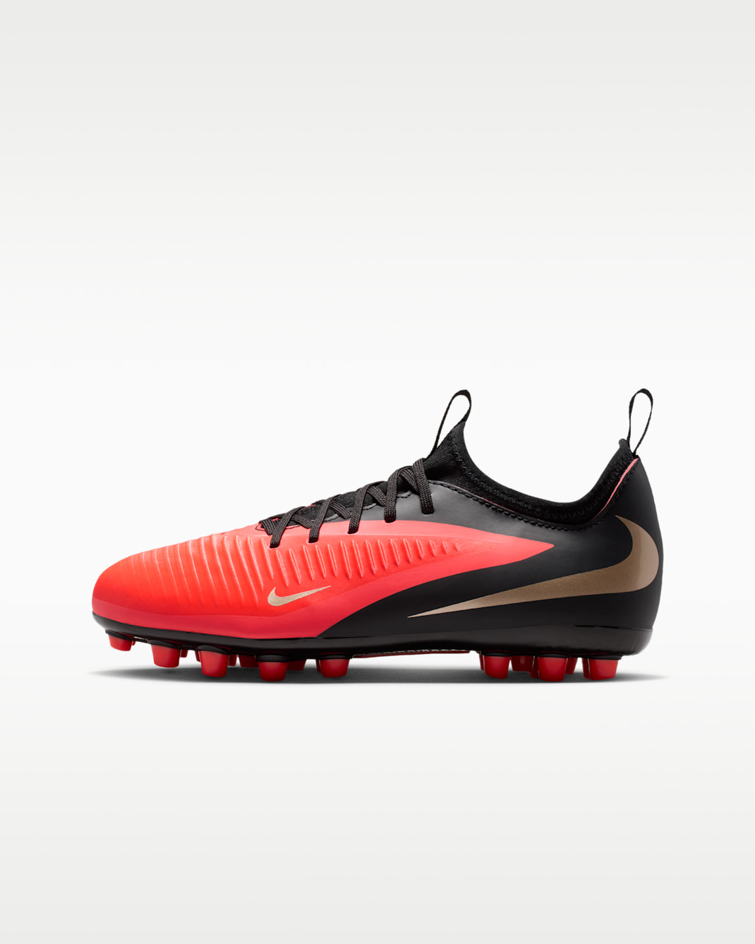 Scarpa da calcio per erba artificiale Nike Jr. Phantom 6 Low Academy – Ragazzo/a - Bright Crimson/Bright Crimson/Nero