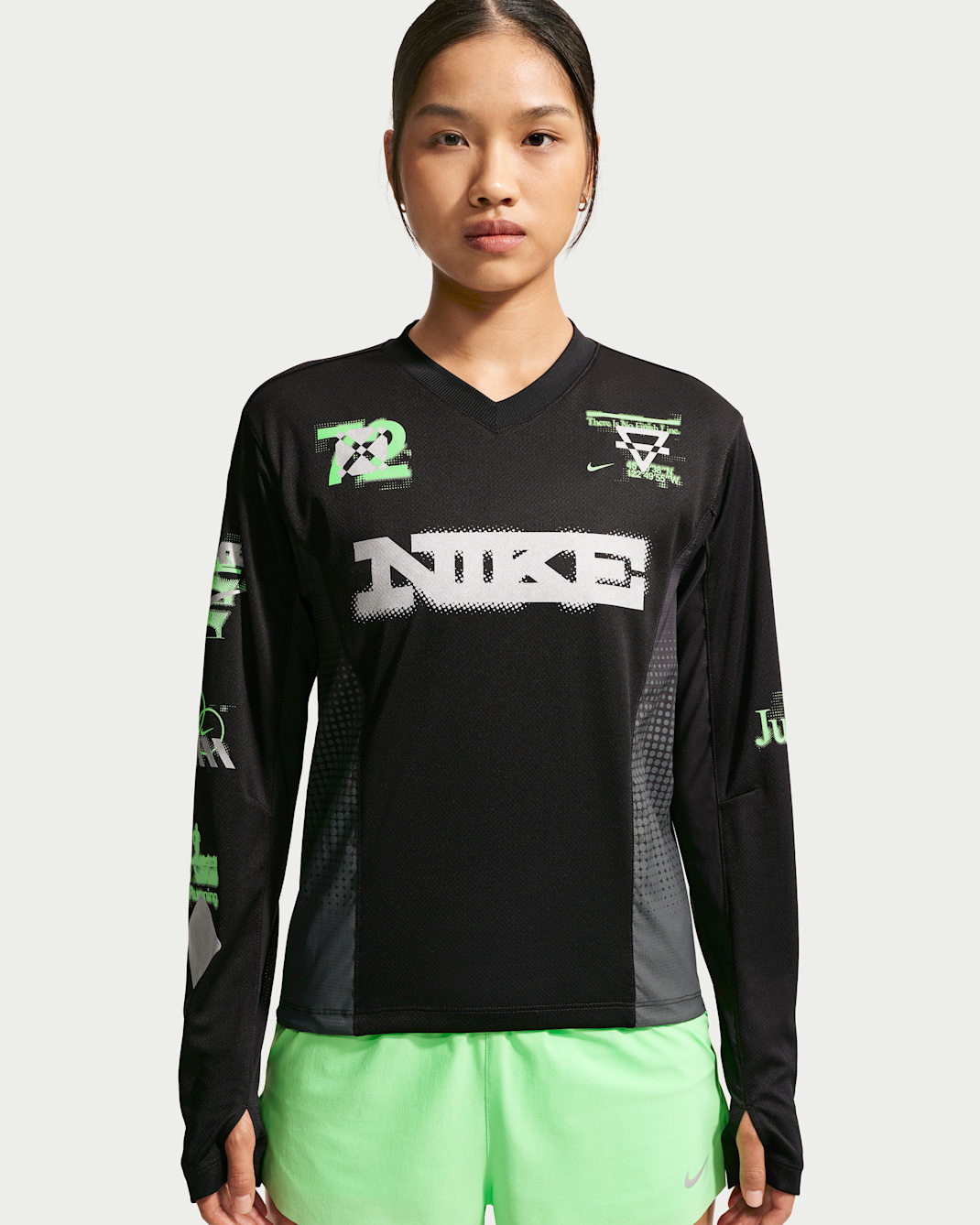 Nike Swift 女款長袖跑步上衣 - 黑色/Iron Grey/Illusion Green