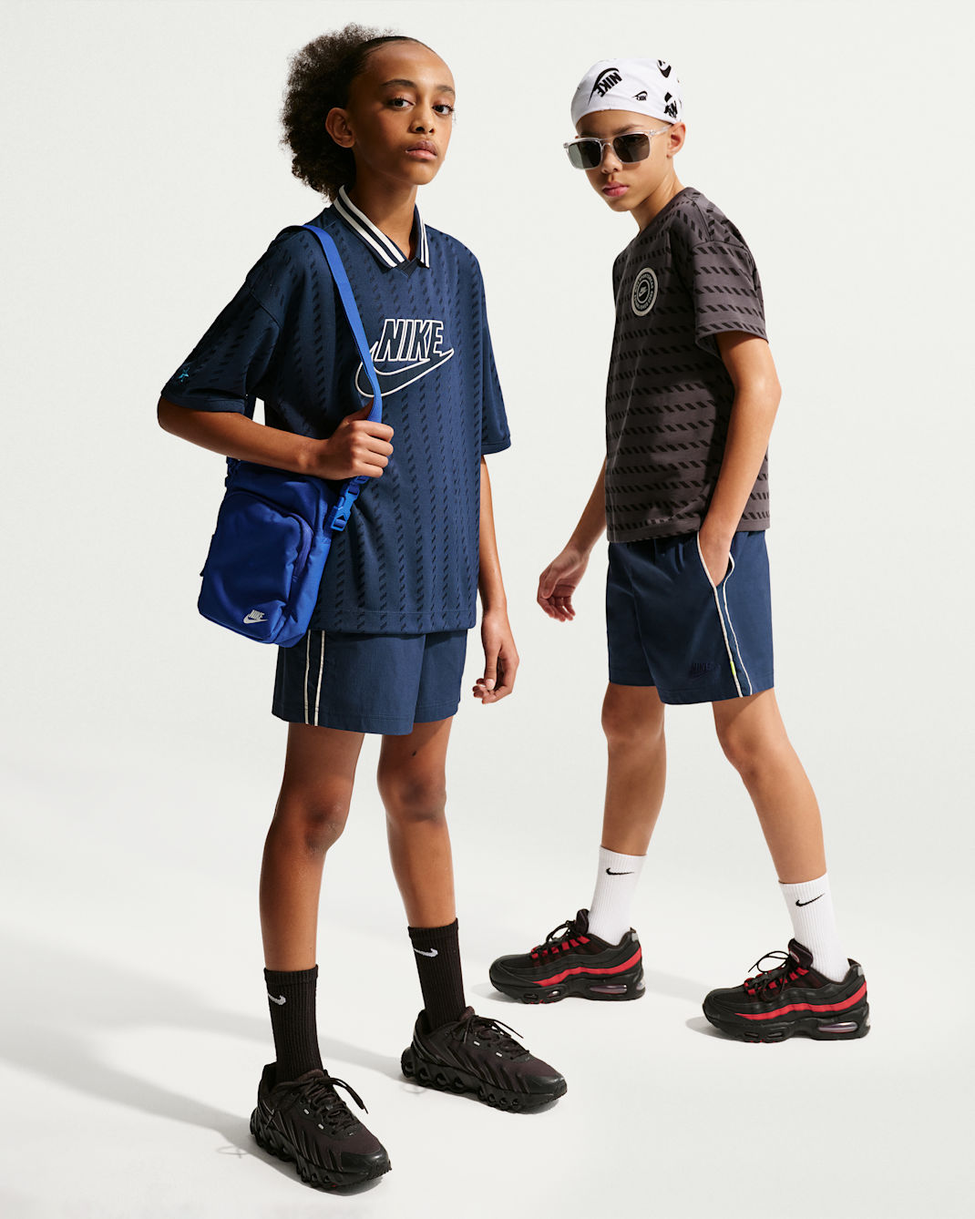 Nike Sportswear Older Kids' Woven Shorts - Midnight Navy/Midnight Navy/Soft Pearl/Midnight Navy
