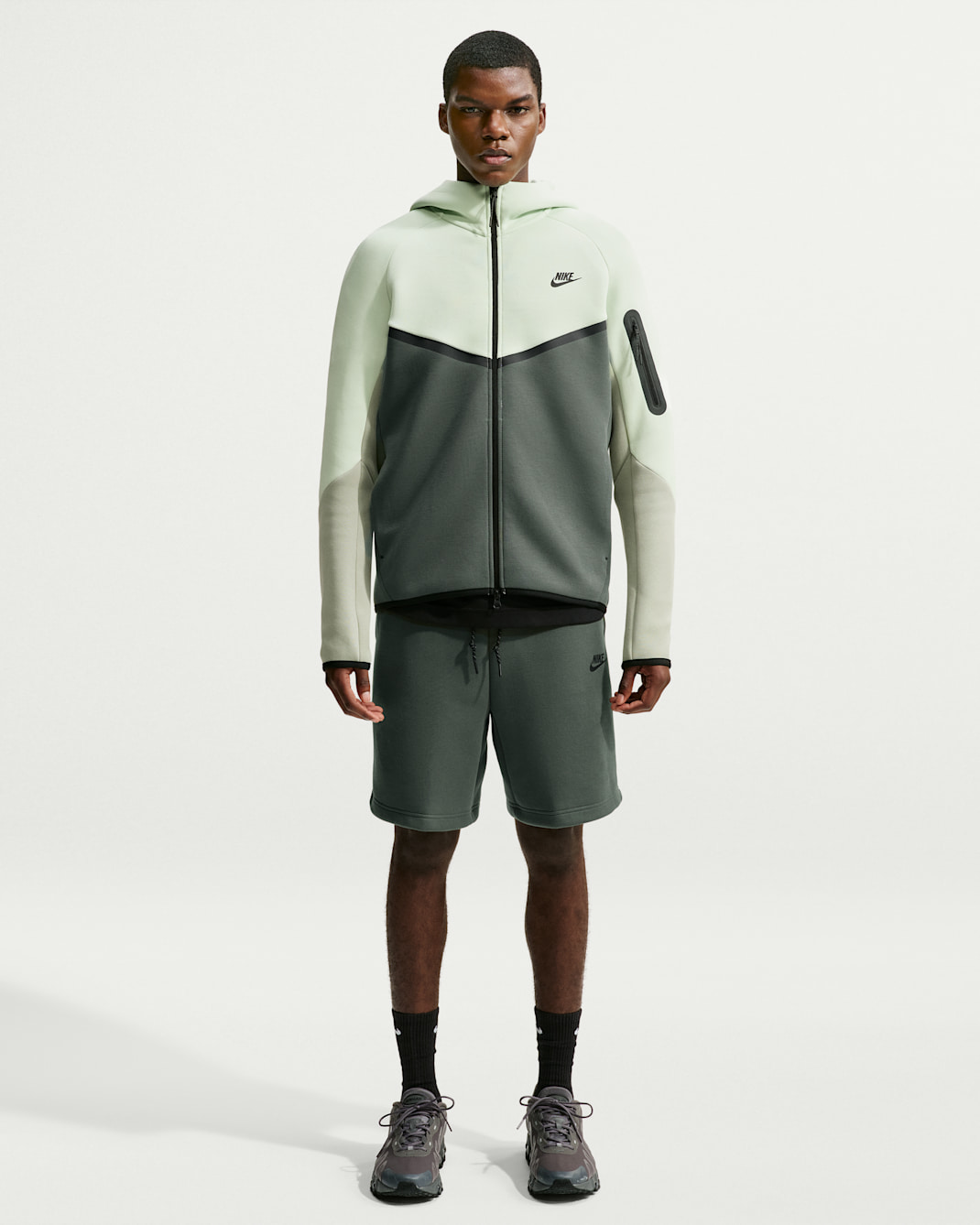 Shorts de tejido Fleece para hombre Nike Tech - Verde camuflaje/Negro