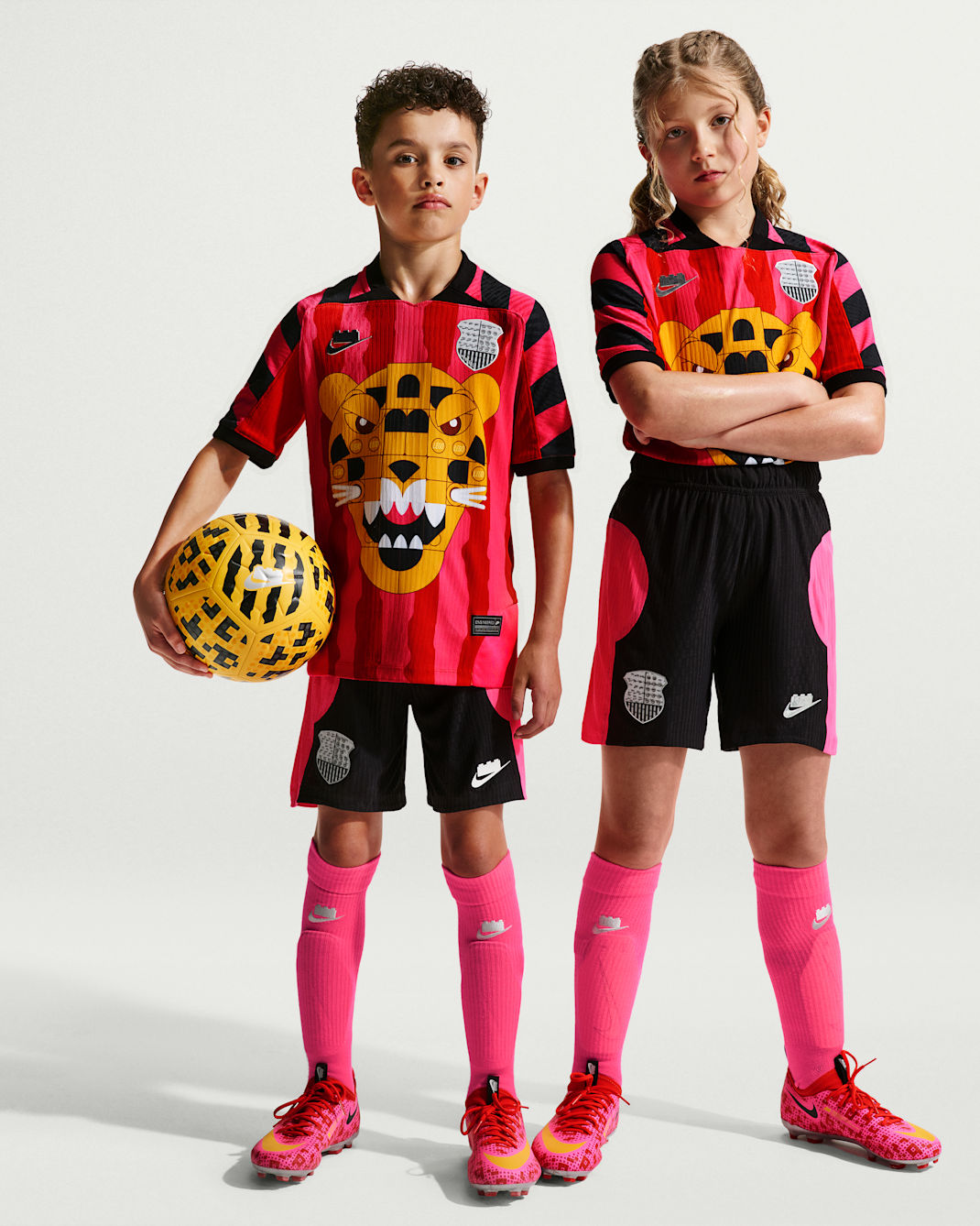 Nike x LEGO® Collection Older Kids' Aero-FIT Football Shorts - Black/Hyper Pink/Hyper Pink