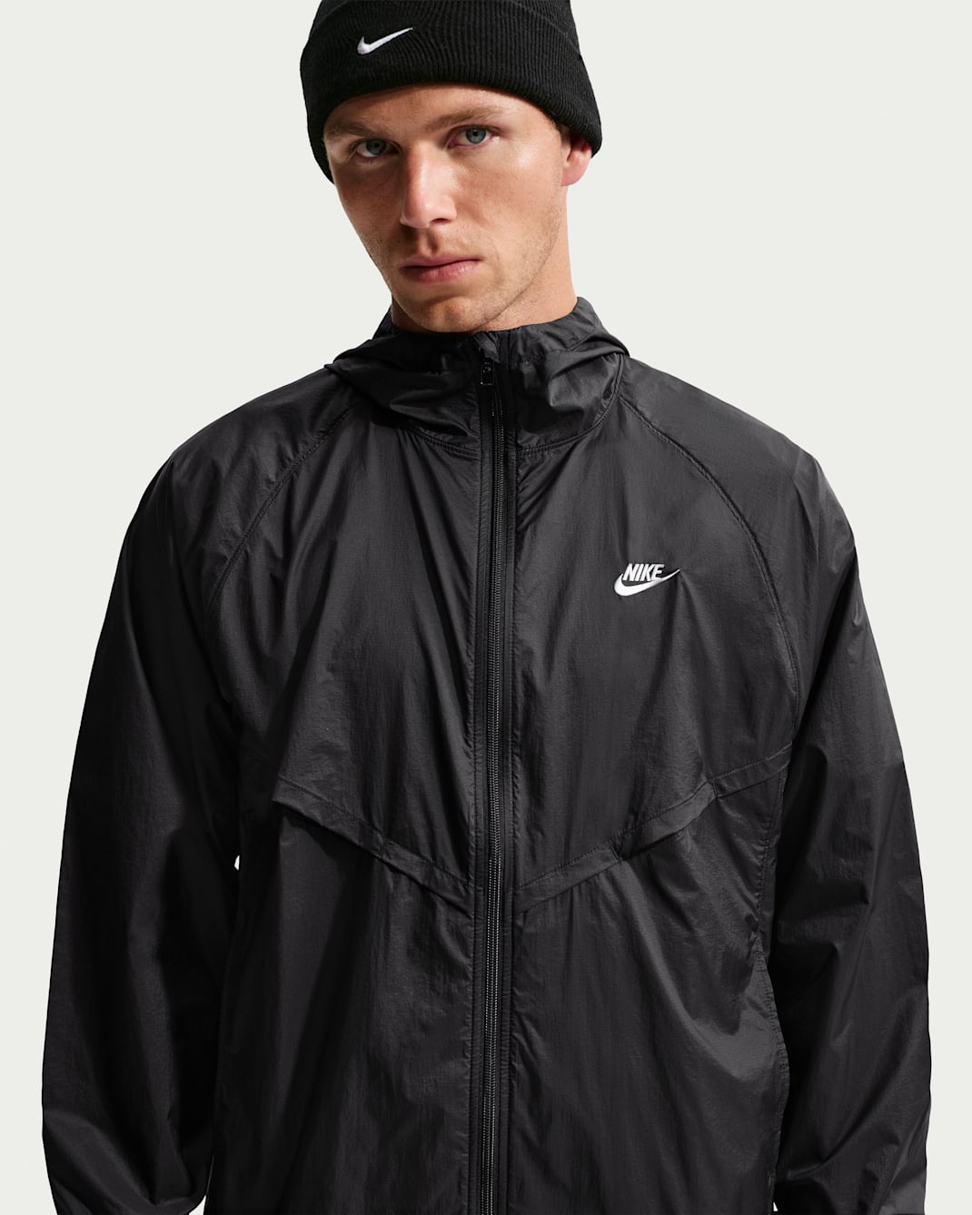 Chamarra de cierre completo sin forro con protección UV para hombre Nike Windrunner - Negro/Blanco