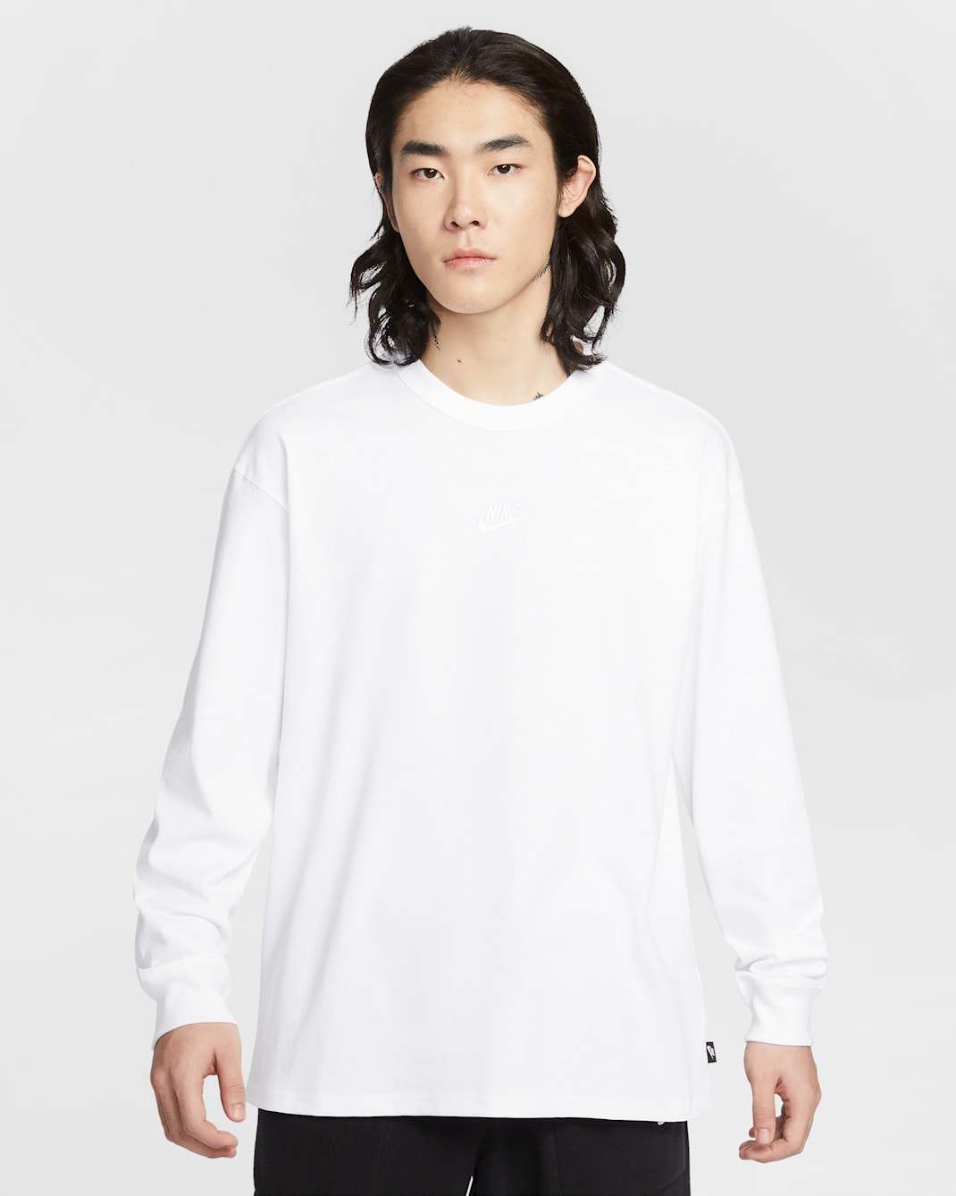 เสื้อยืดแขนยาวผู้ชาย Nike Sportswear Premium Essentials - ขาว