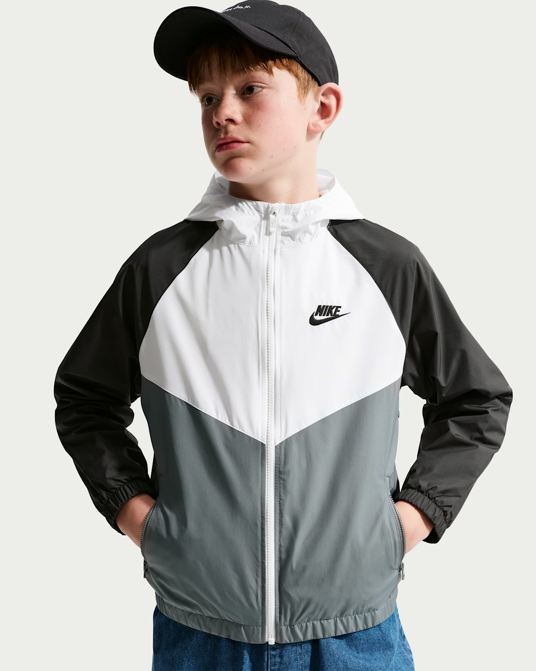 Chamarra Repel con gorro para niños talla grande Nike Sportswear Windrunner - Blanco/Gris humo/Negro/Negro