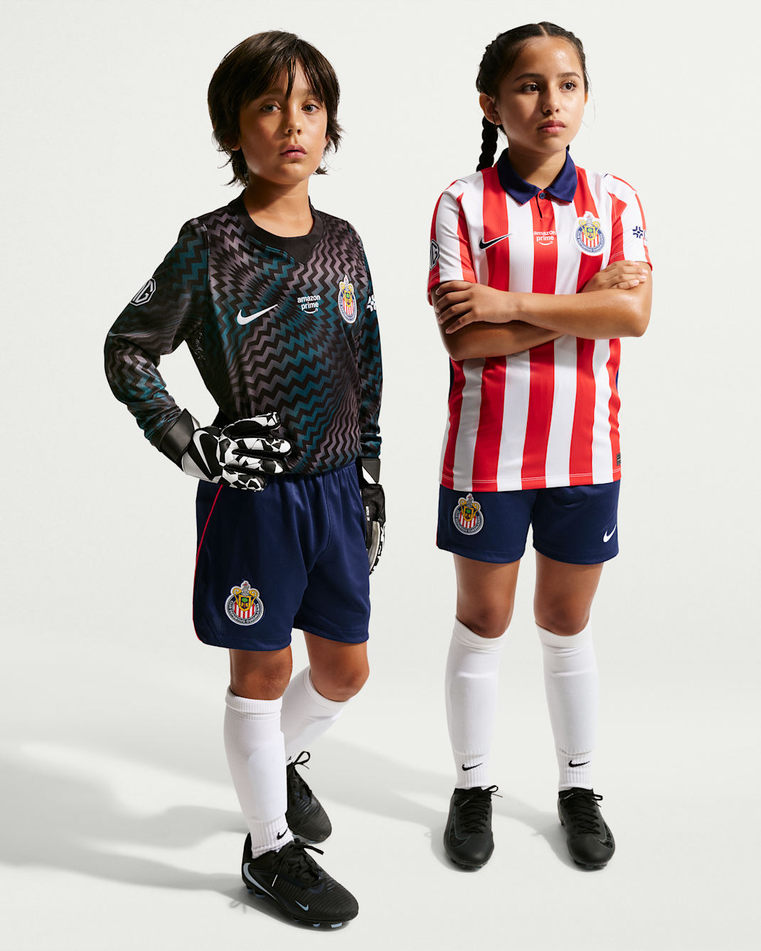 Shorts de futbol Nike Dri-FIT Replica del C.D. Guadalajara local 2026/27 Stadium para niños talla grande - Azul fiel/Rojo velocidad