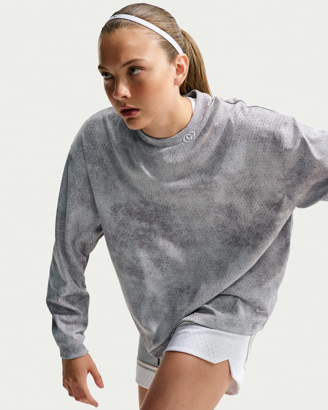 Playera de básquetbol de manga larga Dri-FIT para mujer Caitlin Standard Issue - Gris lobo/Gris lobo