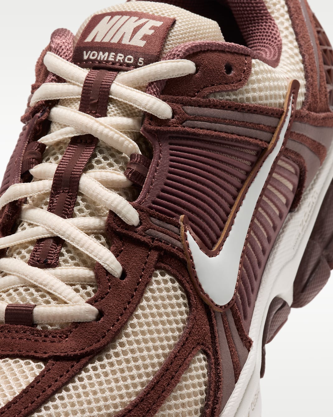 Nike Zoom Vomero 5 Women's Shoe with Reflective Accents