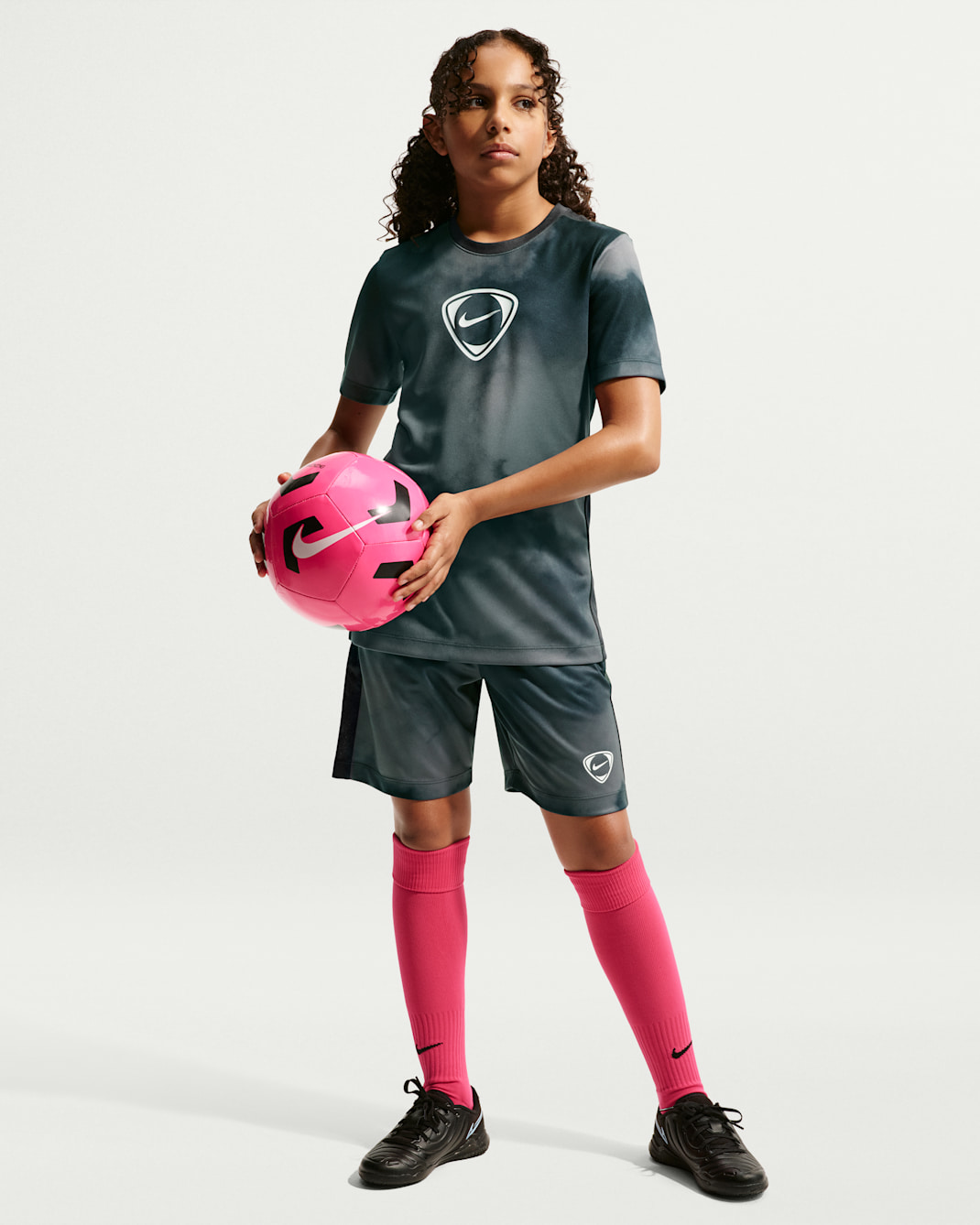 Nike Academy+ Dri-FIT Fußballshorts (ältere Kinder) - Schwarz/Smoke Grey/Weiß