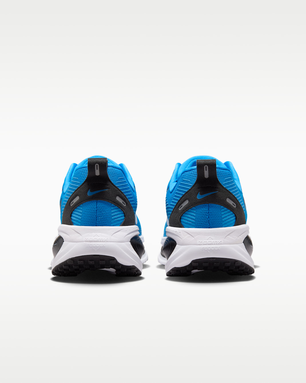 Nike Vomero 18 (Carolina Panthers) Men's NFL Road Running Shoes