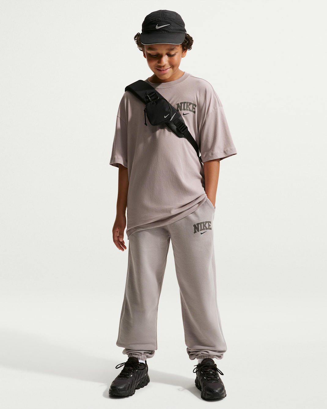 Nike Sportswear Older Kids' (Boys') Loose Trousers - College Grey