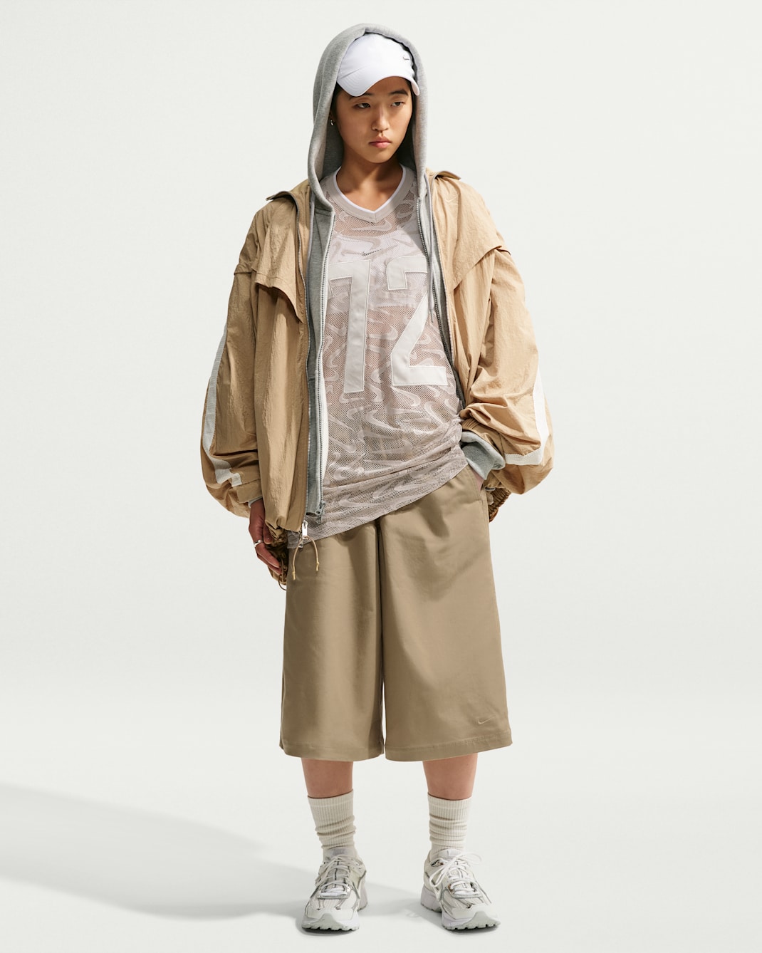 Nike Sportswear 女款寬版中腰傘兵短褲 - Parachute Beige/Parachute Beige