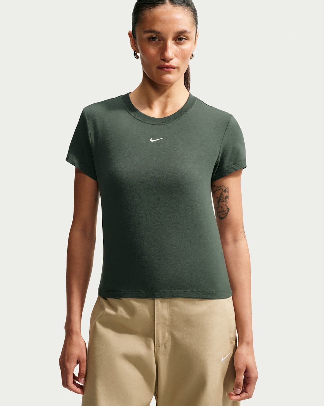 T-shirt Nike Sportswear Chill Knit pour femme - Camo Green