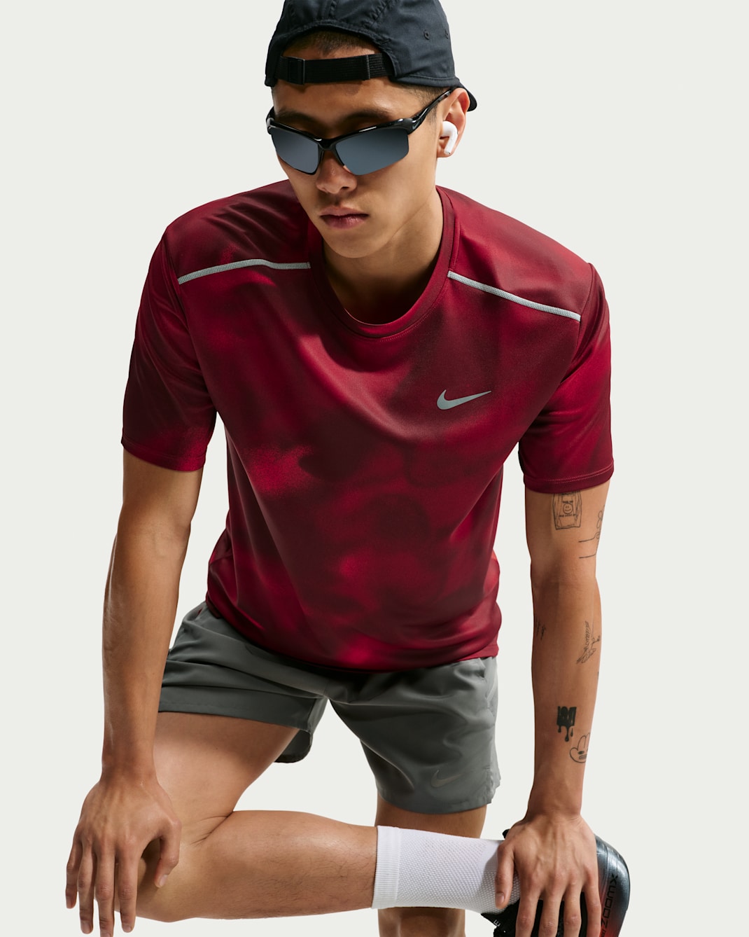Nike Miler Dri-FIT kortermet løpeoverdel til herre - Light Crimson