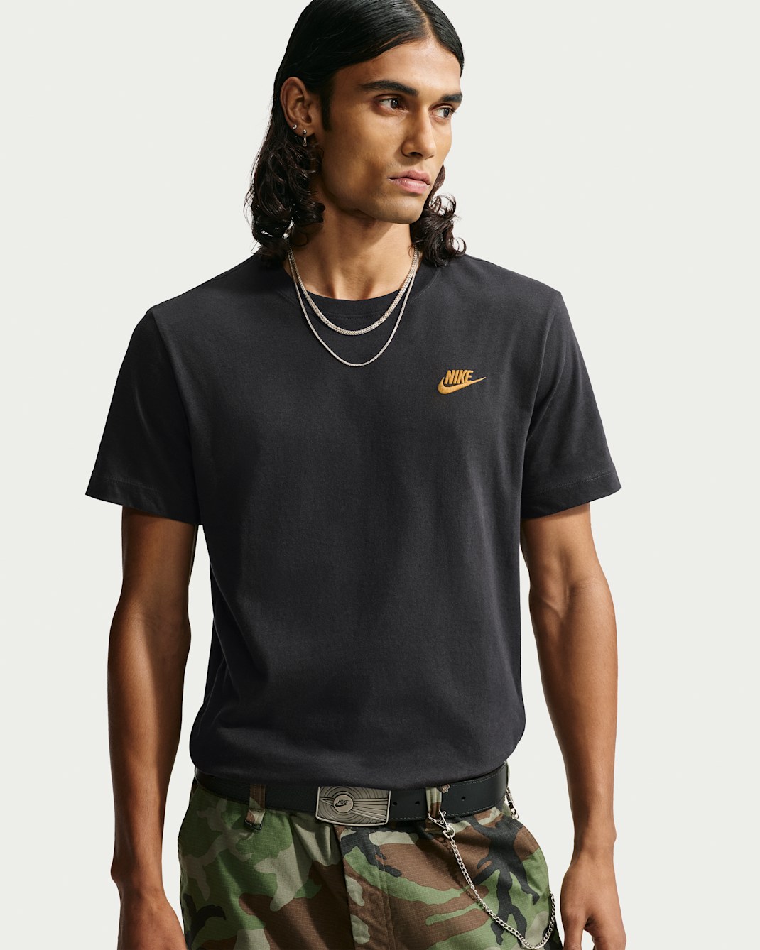Nike Sportswear Club Men's T-Shirt - Black/Metallic Gold/Flat Gold