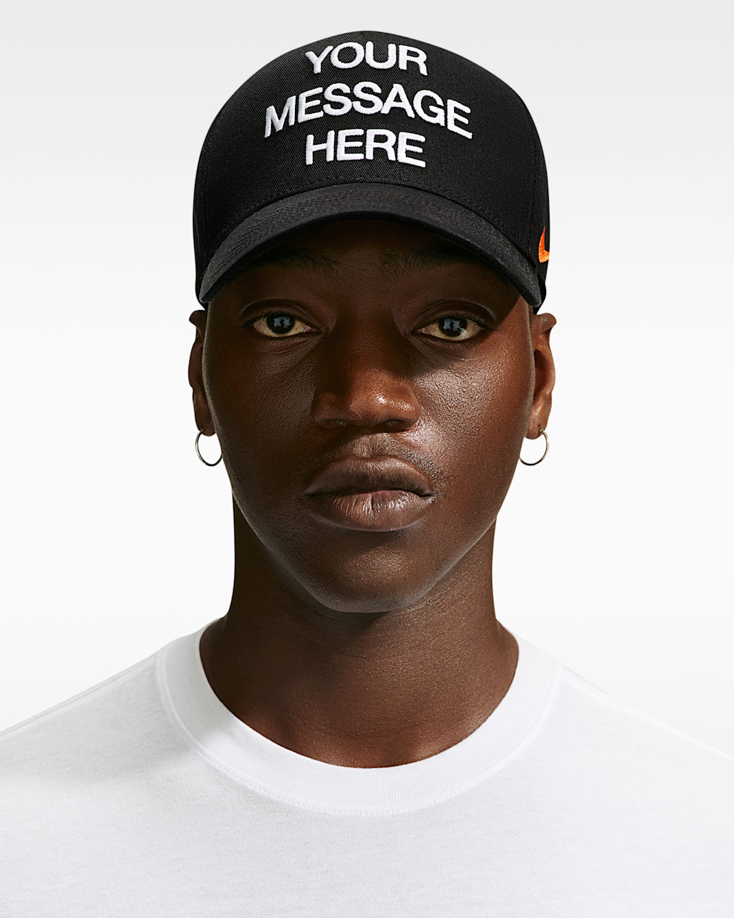 Nike Rise 'Your Message Here' gestructureerde A-Frame pet - Zwart/Wit/Safety Orange