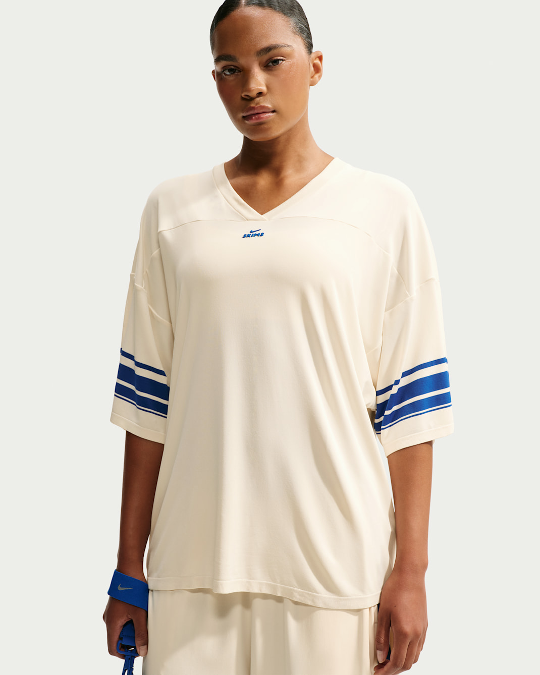 NikeSKIMS Stretch Knit Oversize-Oberteil mit V-Ausschnitt (Damen) - NSKM Actv Ivory/NSKM Cobalt
