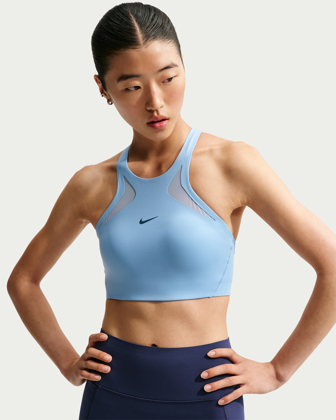 나이키 유니버사 여성 미디엄 서포트 스포츠 브라 - 워크 블루/샴브레이/뉴 슬레이트