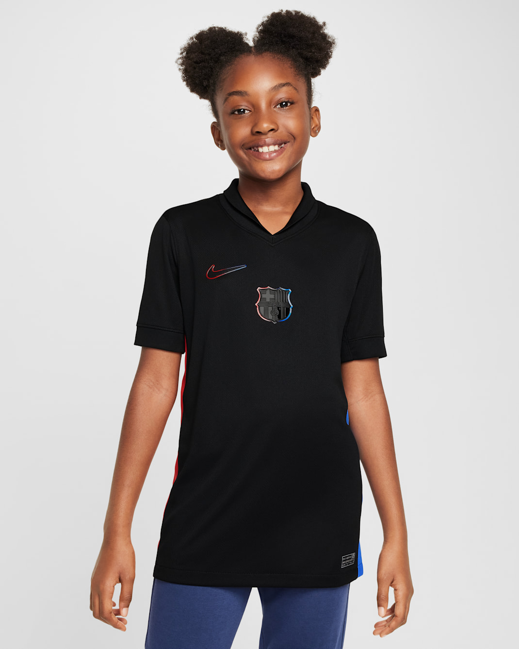 Jersey de fútbol Nike Dri-FIT Replica del FC Barcelona 2024/25 Stadium Away para niños talla grande - Negro/Hiperroyal/Rojo universitario/Negro