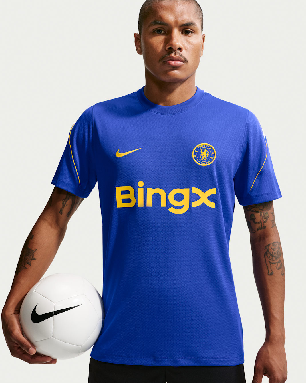 Chelsea FC Strike Men's Nike Soccer Dri-FIT Short-Sleeve Top - Bright Blue/Midwest Gold/White/Midwest Gold