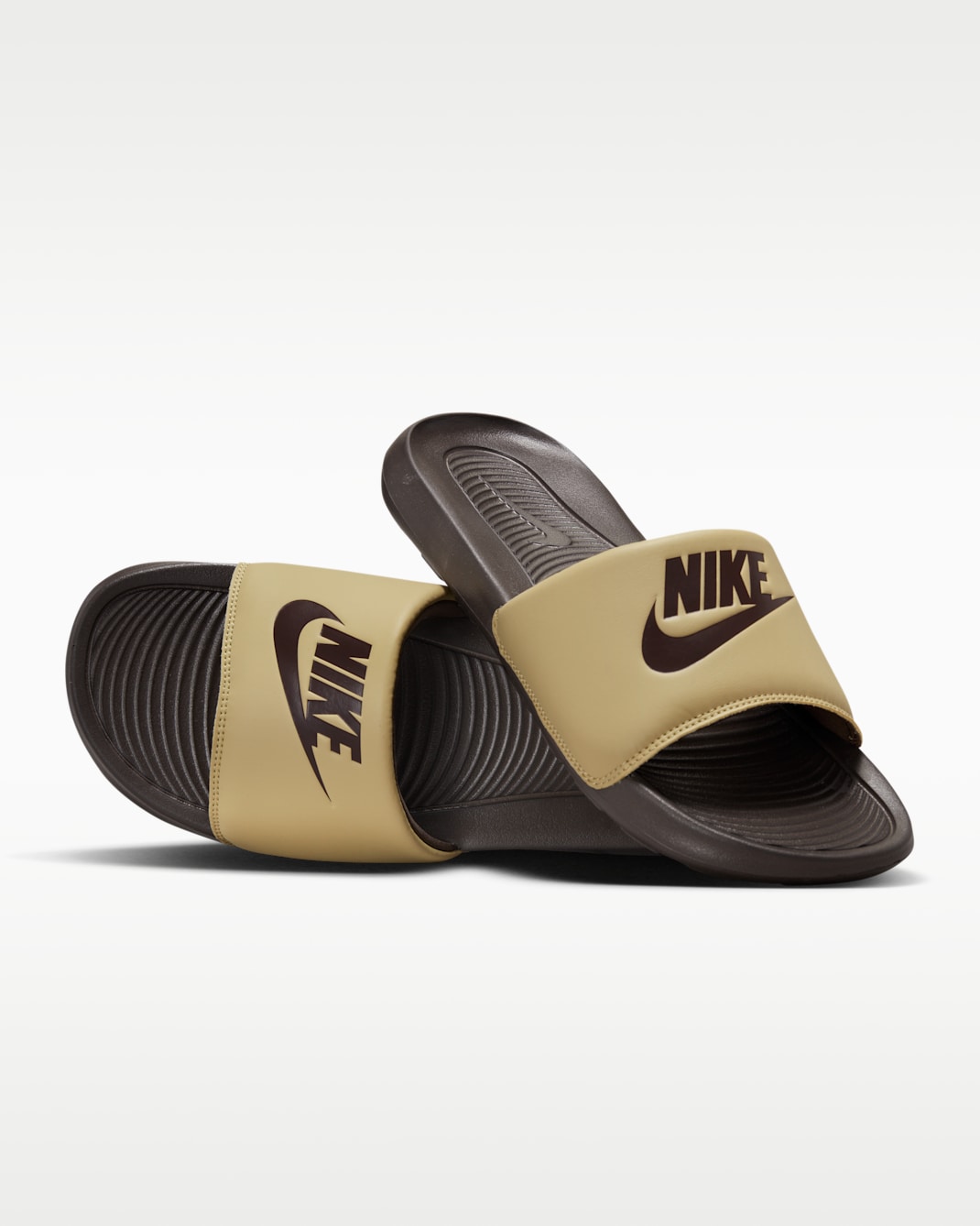 Nike Victori One 男款拖鞋 - Wheat Grass/Baroque Brown