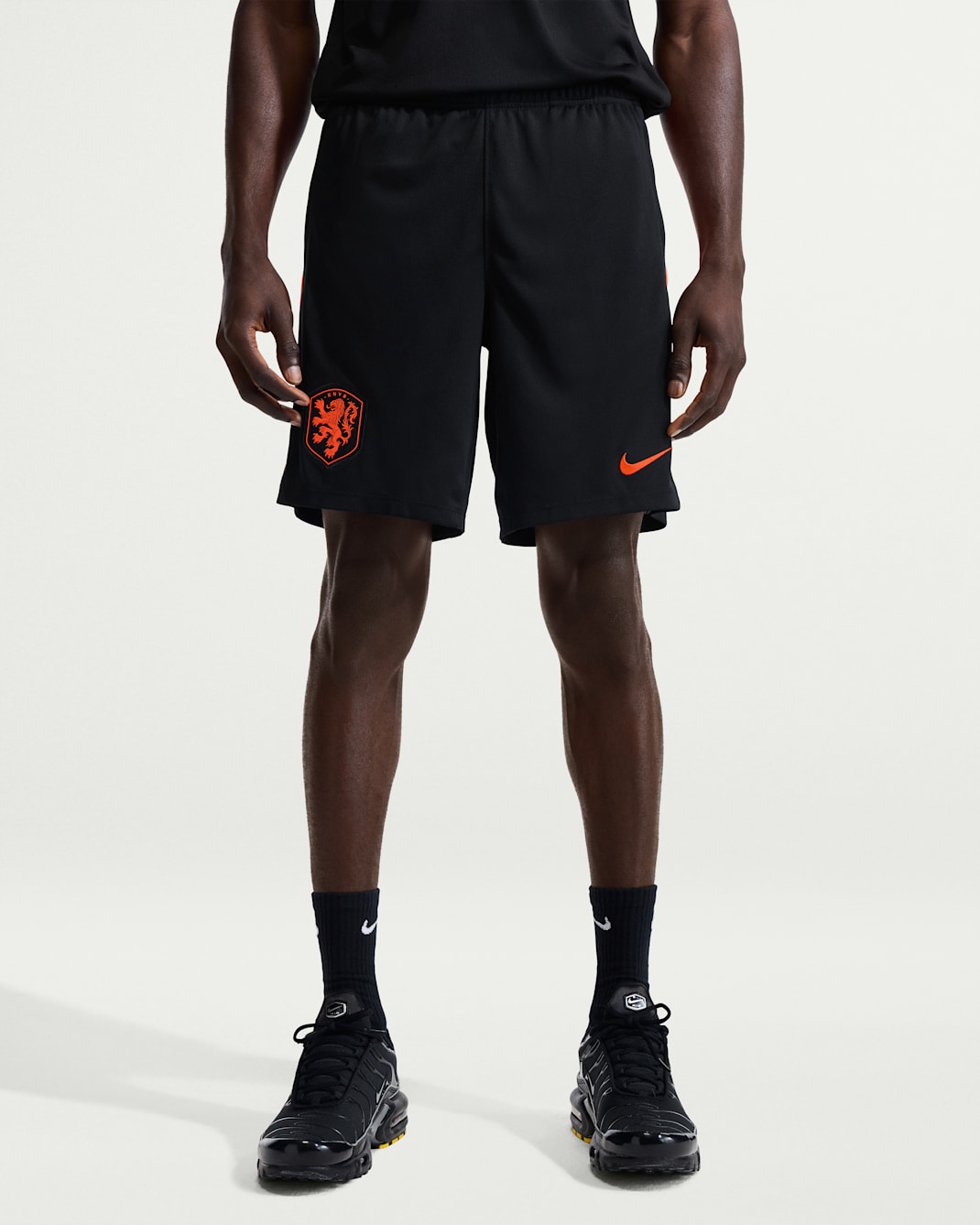 Niederlande Strike Nike Dri-FIT Fußballshorts aus Strickmaterial (Herren) - Schwarz/Hyper Crimson/Hyper Crimson