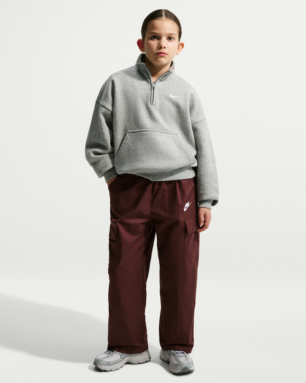 Pants cargo de tejido Woven para niños talla grande Nike Sportswear Club - Dátil místico/Blanco