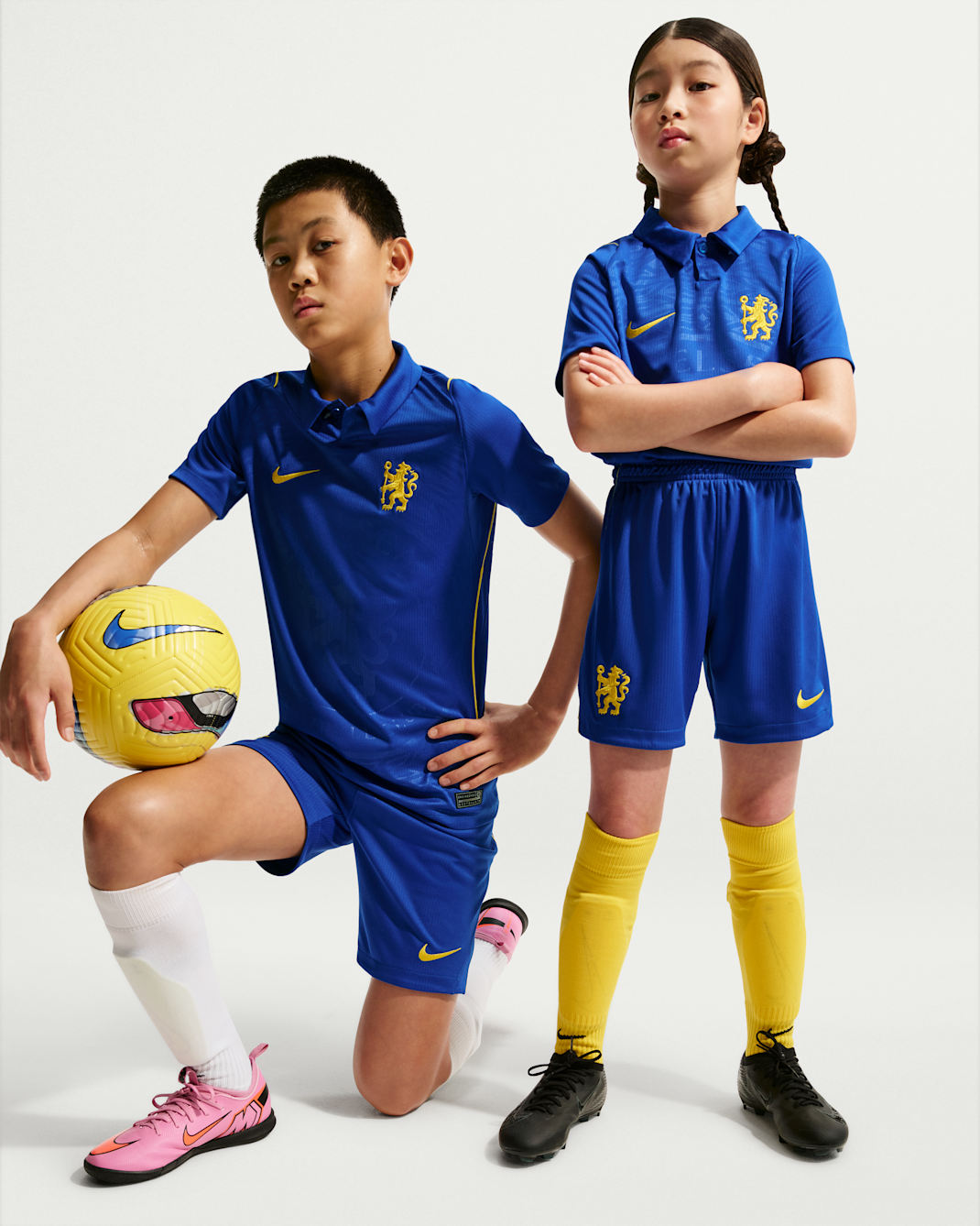 Chelsea FC 2026/27 Stadium Home Older Kids' Nike Dri-FIT Football Replica Shorts - Bright Blue/Midwest Gold/Midwest Gold