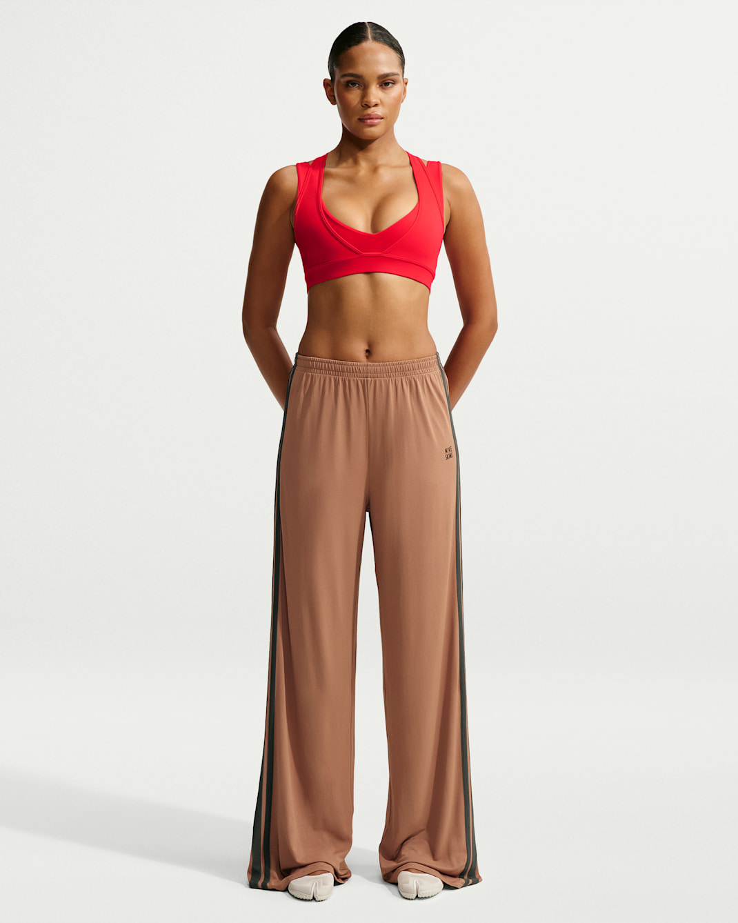 NikeSKIMS ekstra romslig damebukse i Stretch Knit-stoff med vide ben - NSKM Carob Brown/NSKM Boulder