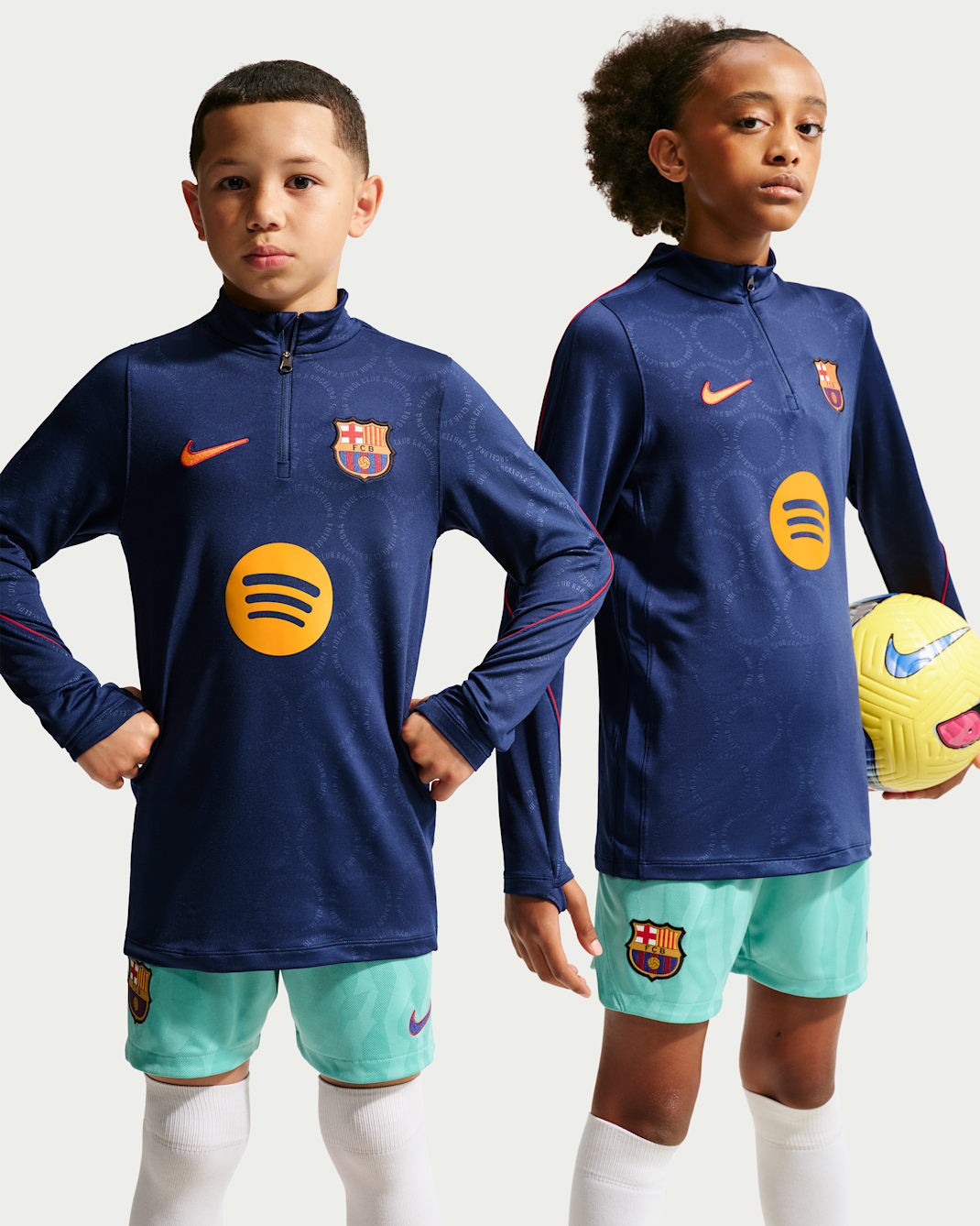 Maglia da calcio per allenamento Nike Dri-FIT FC Barcelona Strike per ragazzo/a – Terza - Loyal Blue/Loyal Blue/Gym Red/University Gold