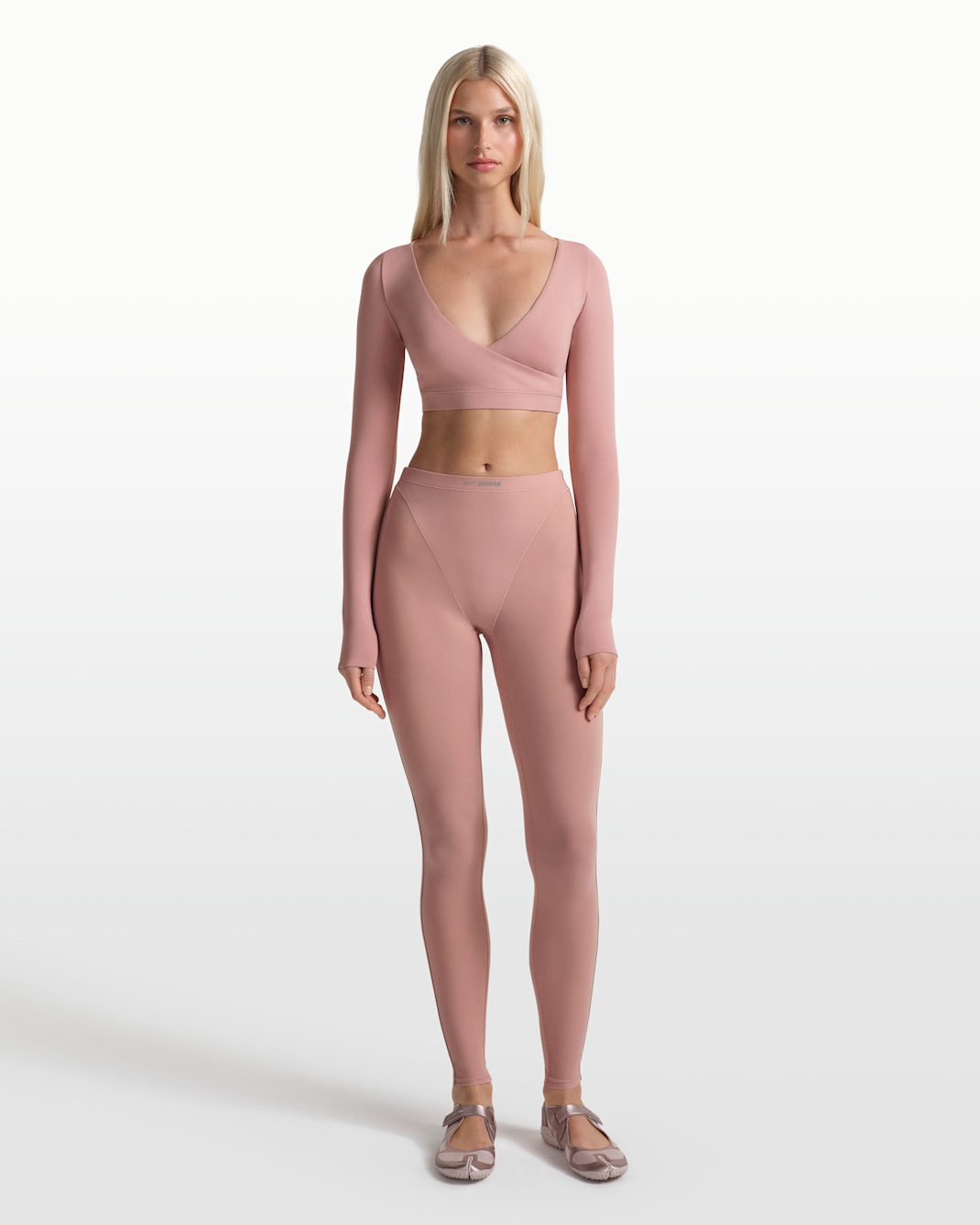 NikeSKIMS Weightless Layers magas derekú, V-paneles női leggings - NSKM HIMALAYAN